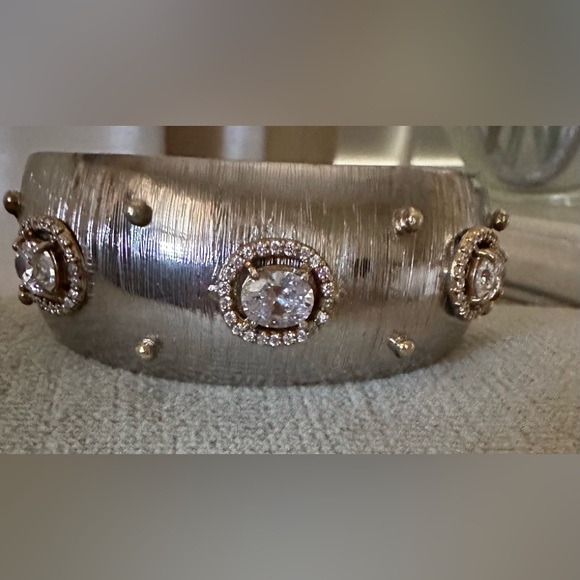 CUSTOM MADE BANGLE WITH SWAROVSKI CRYSTALS - Picture 5 of 5